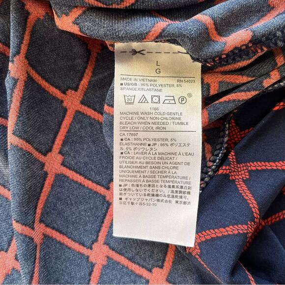 Banana Republic Navy / Red Patterned Long Sleeve V-Neck Blouse Size Large - Picture 3 of 10